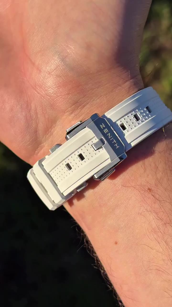 A #bluewatchmonday ‘White Surfer’ style 👌🏄‍♂️ -> Zenith ‘White Surfer - The…