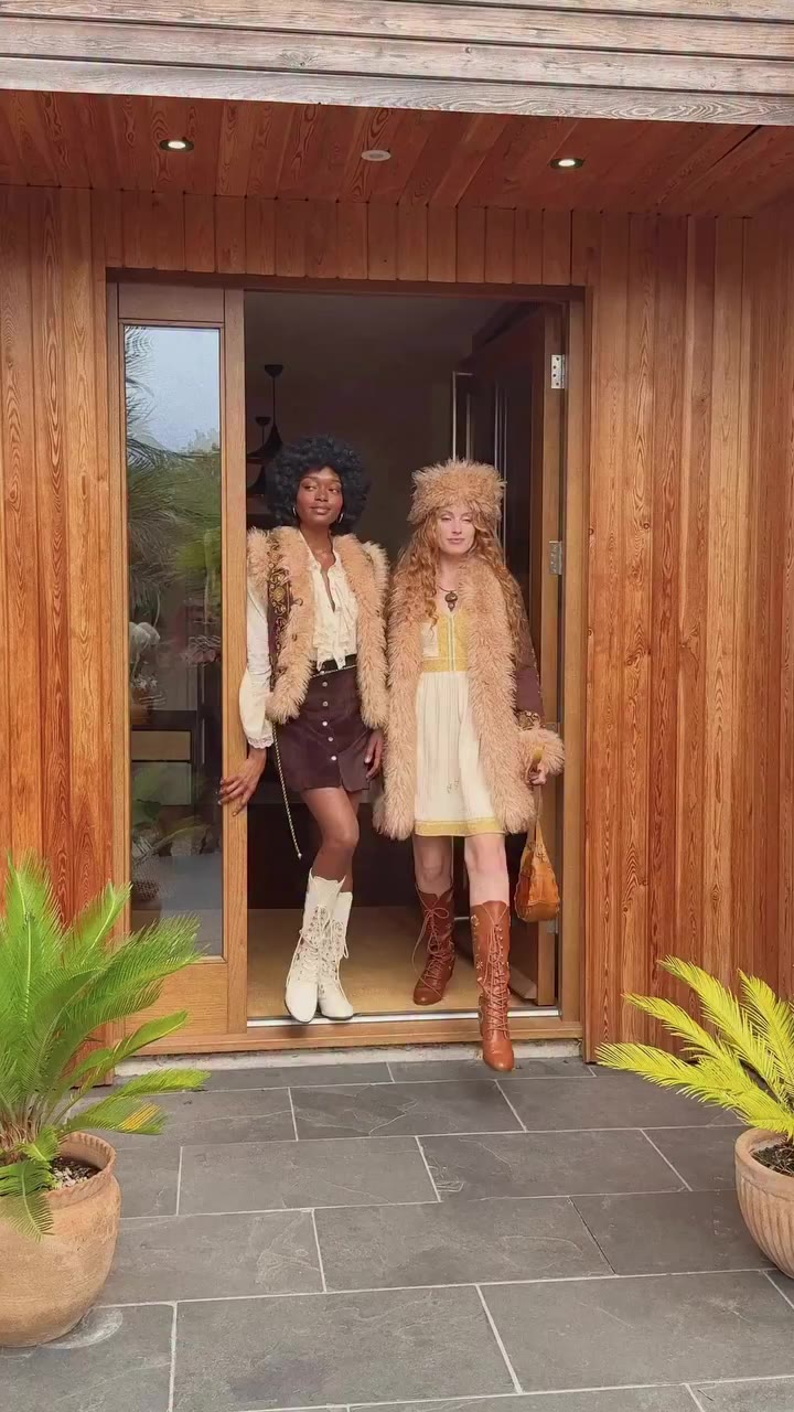 Currently dressing like we’ve escaped to the countryside sometime in 1972 🤎…