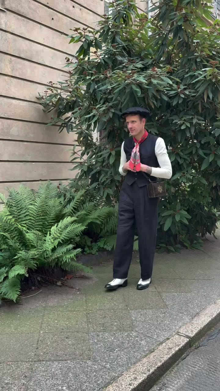 Heute habe ich zum ersten Mal meinen neuen schwarzen Leinenanzug von…