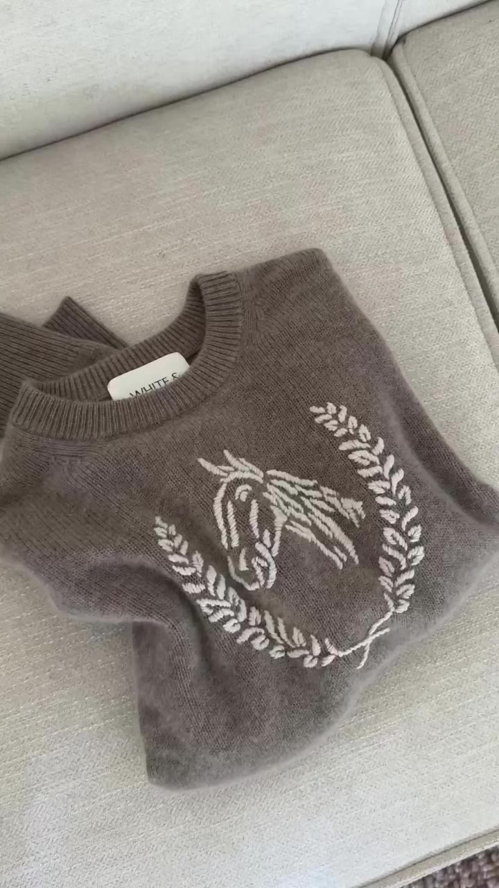 Last year’s best-selling Horse Crewneck returns with a new Western twist…