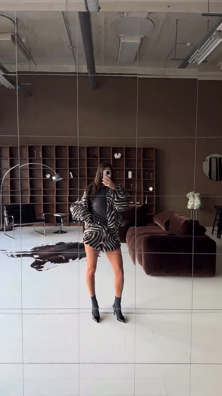 The zebra set you’ll want on repeat with @justesoblinskaite