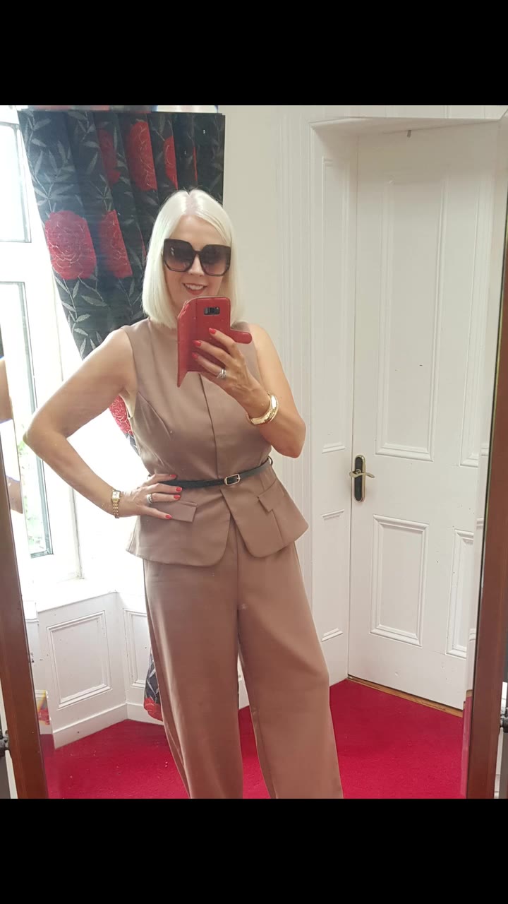 Today's look is this sophisticated 2 in 1 jumpsuit @nextofficial, featuring a…