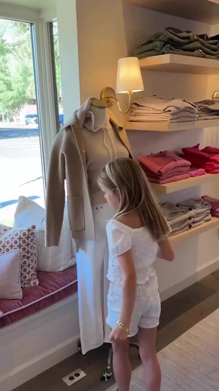 our smallest store helper takes on fall styling 🤎