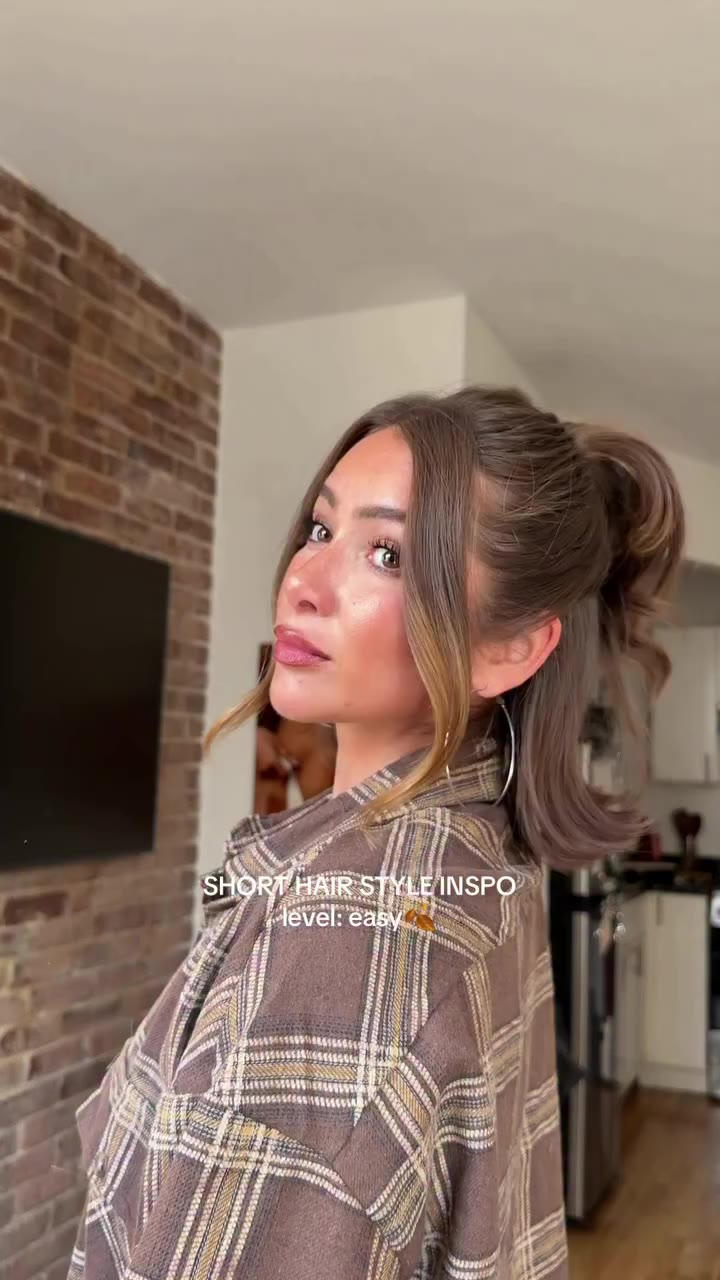 my go to hair style in the fall🍂 • • • #shorthair #shorthairstyles…