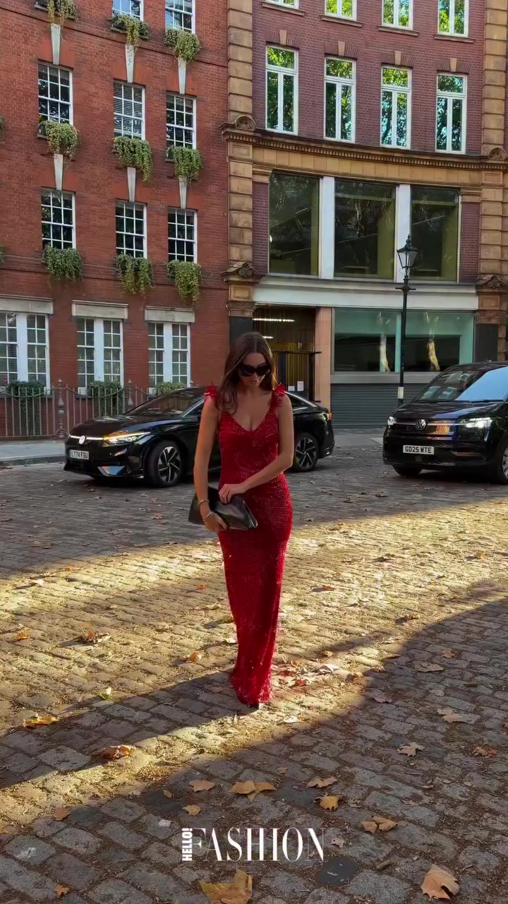A closer look at @onalajaofficial SS27 with @millyhobbs. ♥️