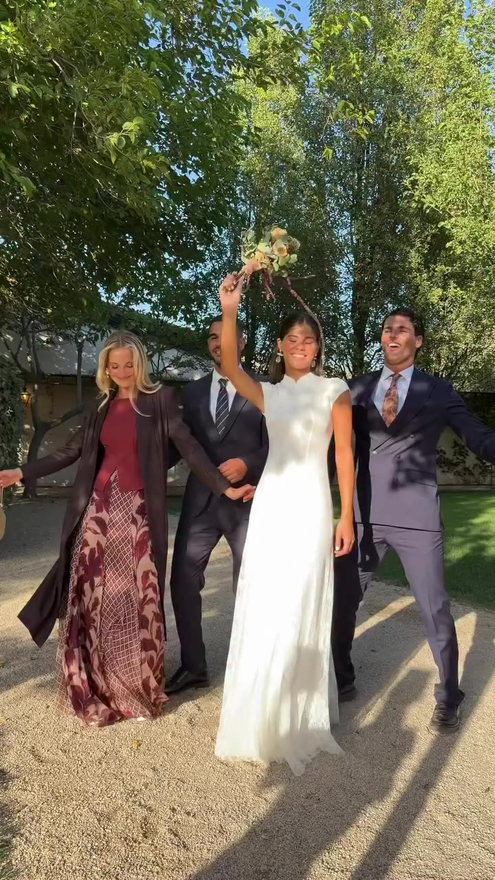 We both cried making this one 🤍 @grupomonico @agapanthusfloristeria