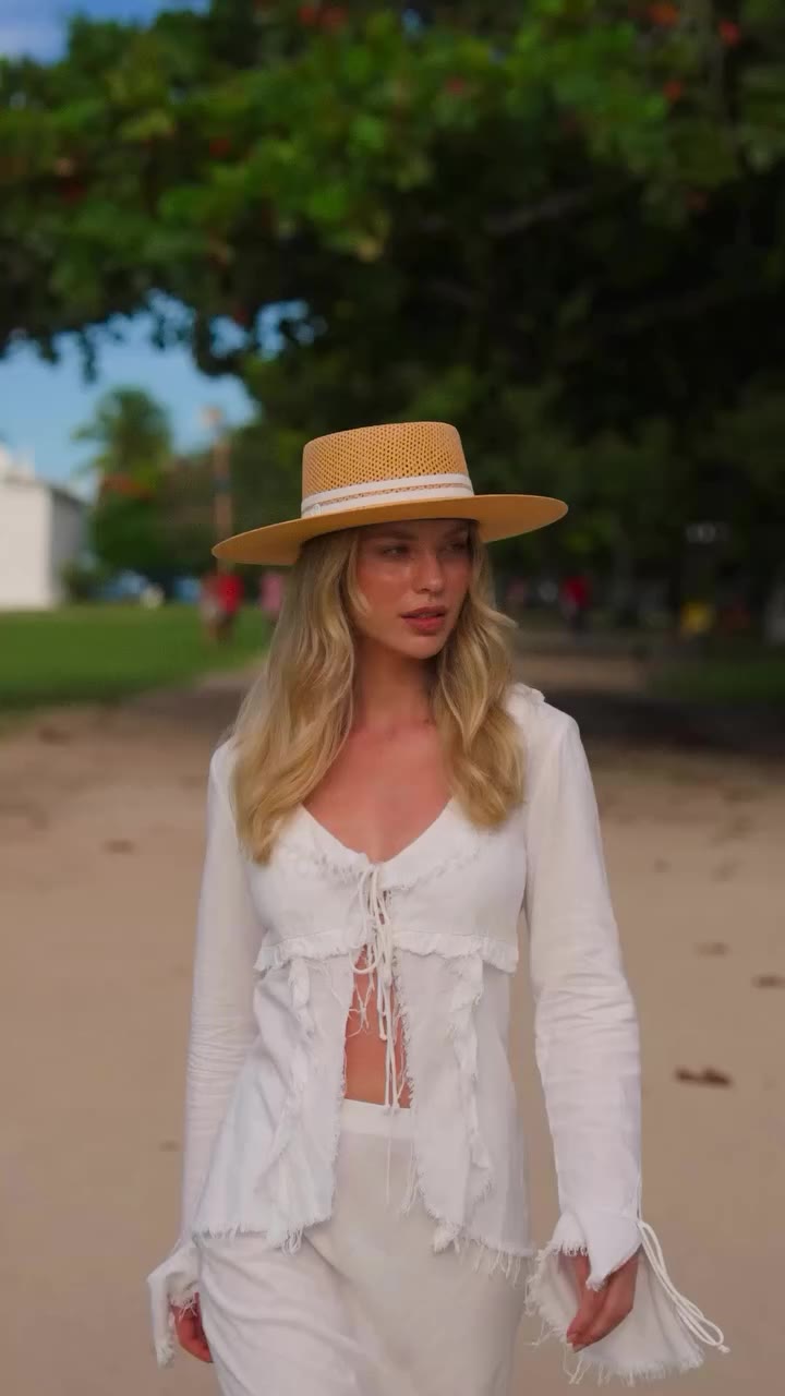 Ainda é verão, por isso ainda vamos a tempo de partilhar este look. 🤍 Full…