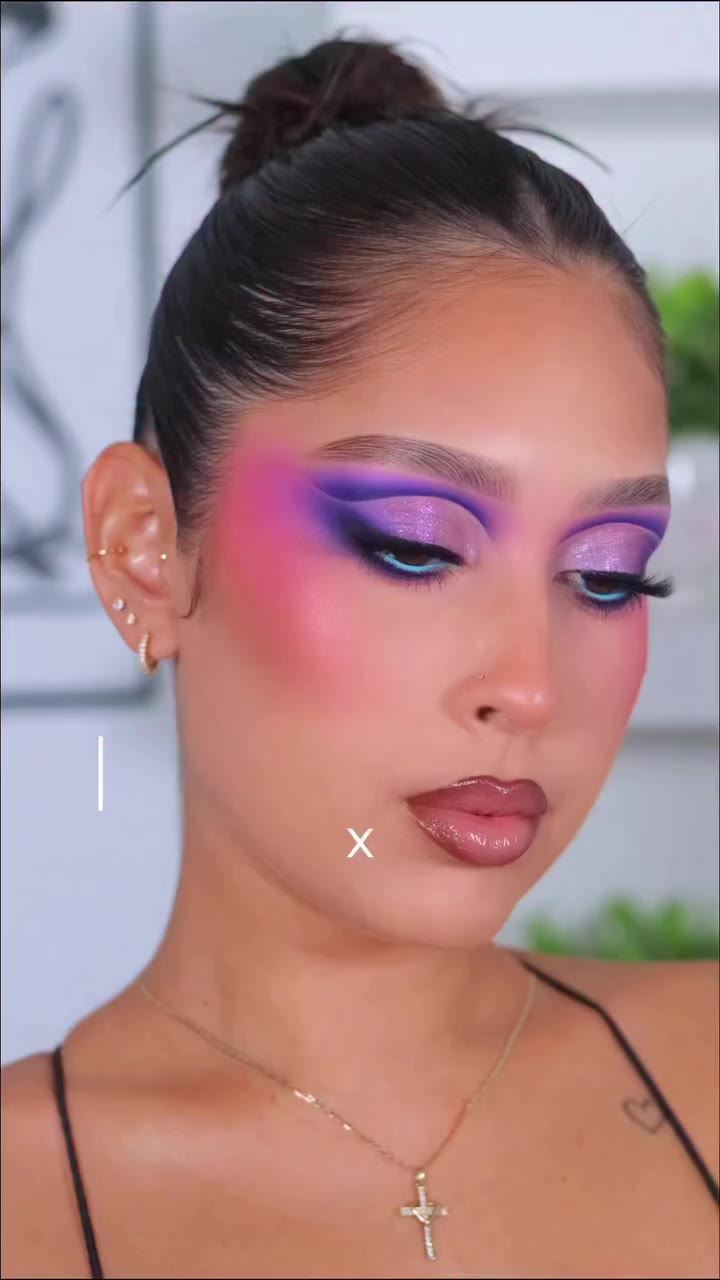 Tutorial timeeee💜😌✨ @blendbunnycosmetics X @robertwlsh #colorfuleyeshadow…