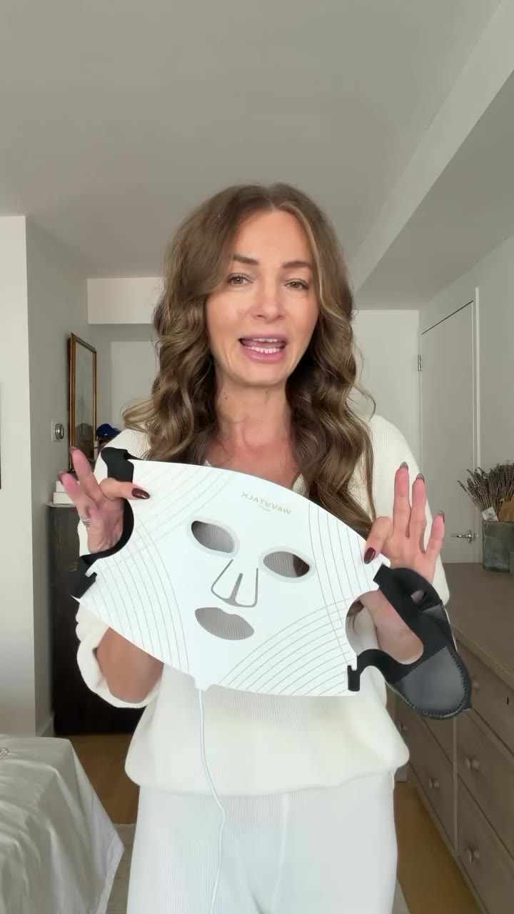 If you’ve been thinking about getting your first LED mask but feel overwhelmed…
