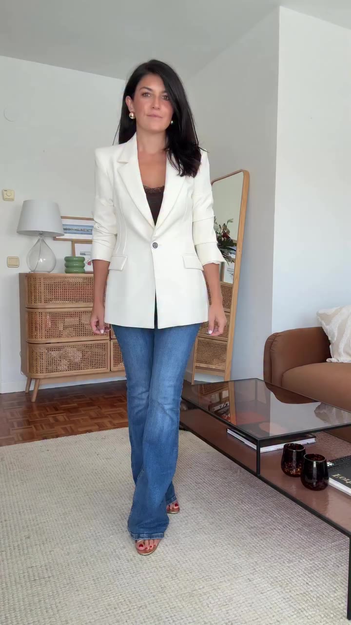 Cómo transformar tu blazer con un pañuelo 🫰🏼 #besotesdarlings…