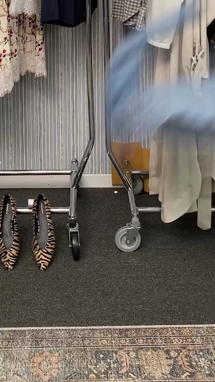 The season may be changing, but that doesn't mean your closet has to! Glamour…
