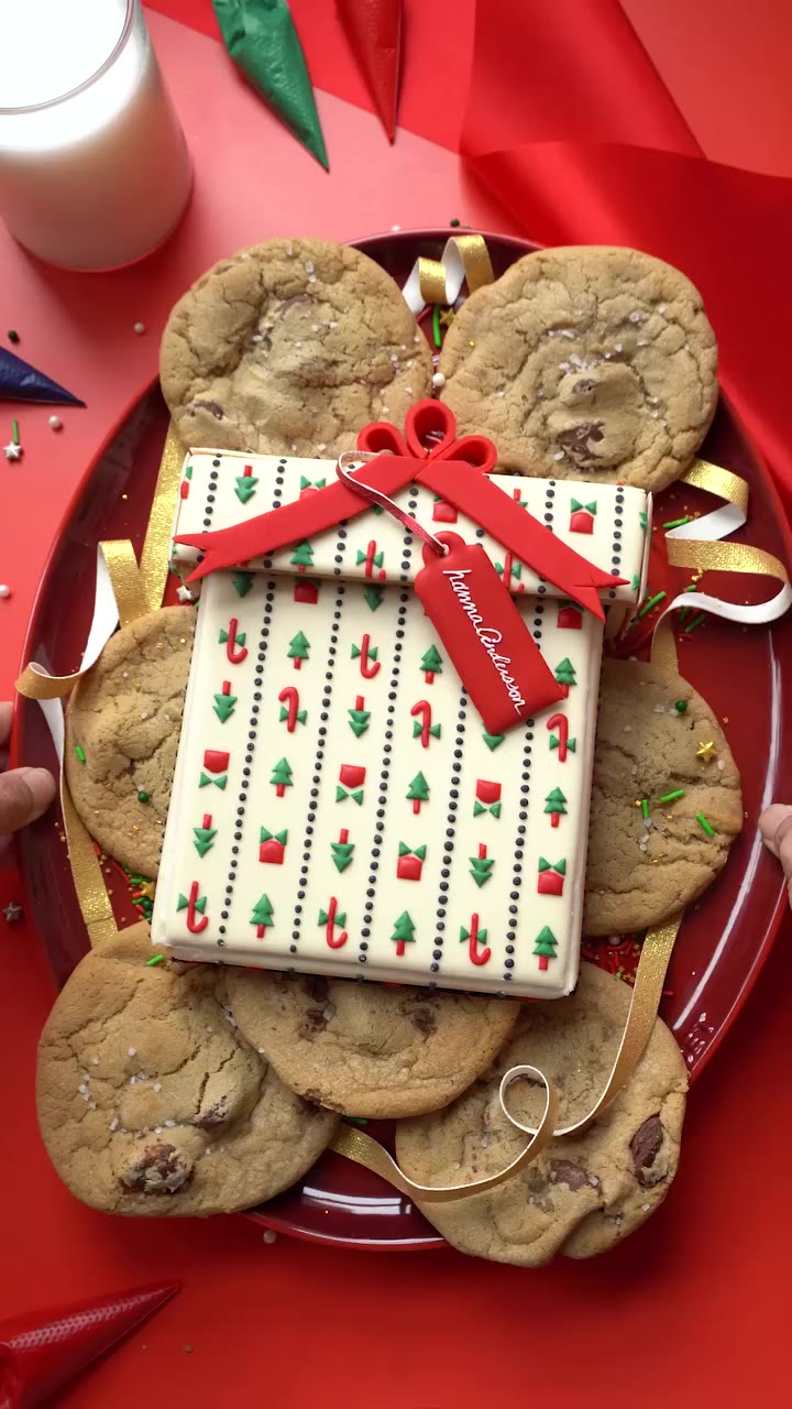 Holiday launches TOMORROW! ❤️ We’ve teamed up with @karenthibakes to give you…