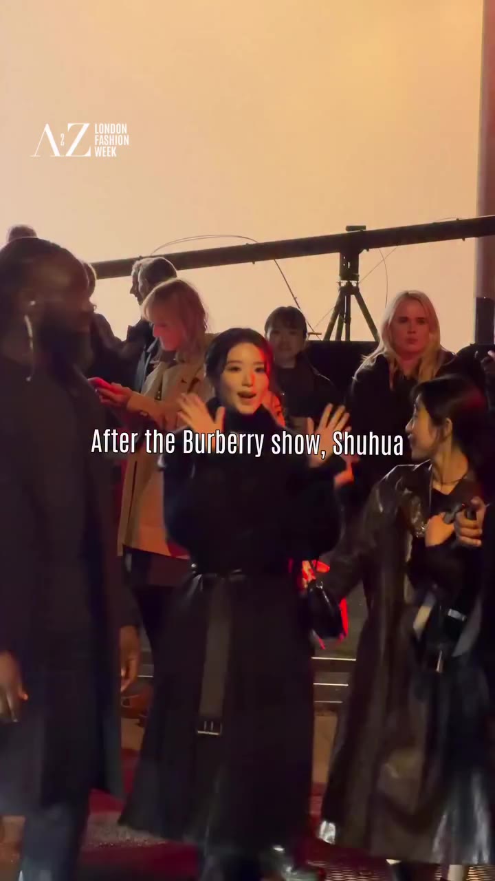 After the Burberry show, Shuhua 🎥 @a2z_fashionmag @yeh.shaa_ @burberry…