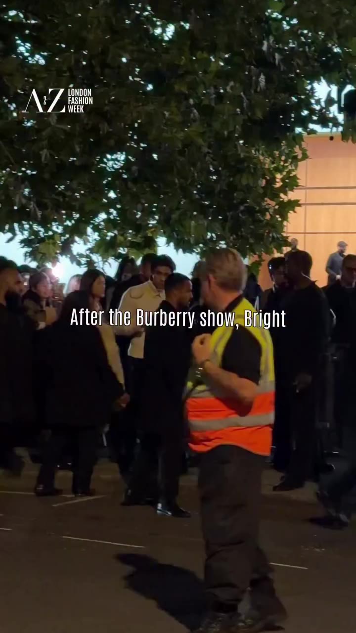 After the Burberry show, Bright greeting his fans! 🎥 @a2z_fashionmag @bright…