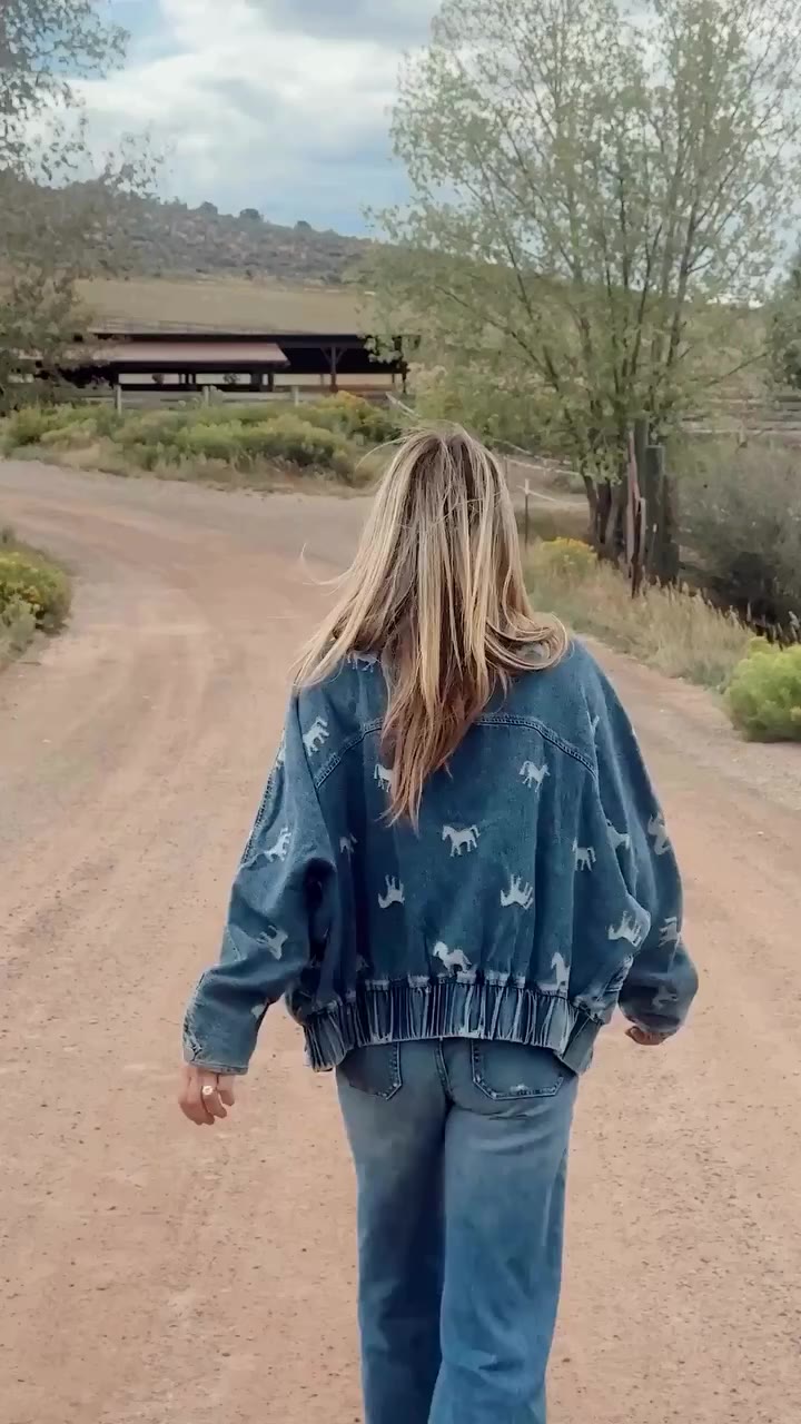 Consider this your sign to take the denim to the barn. 🐎 The Open Range Denim…