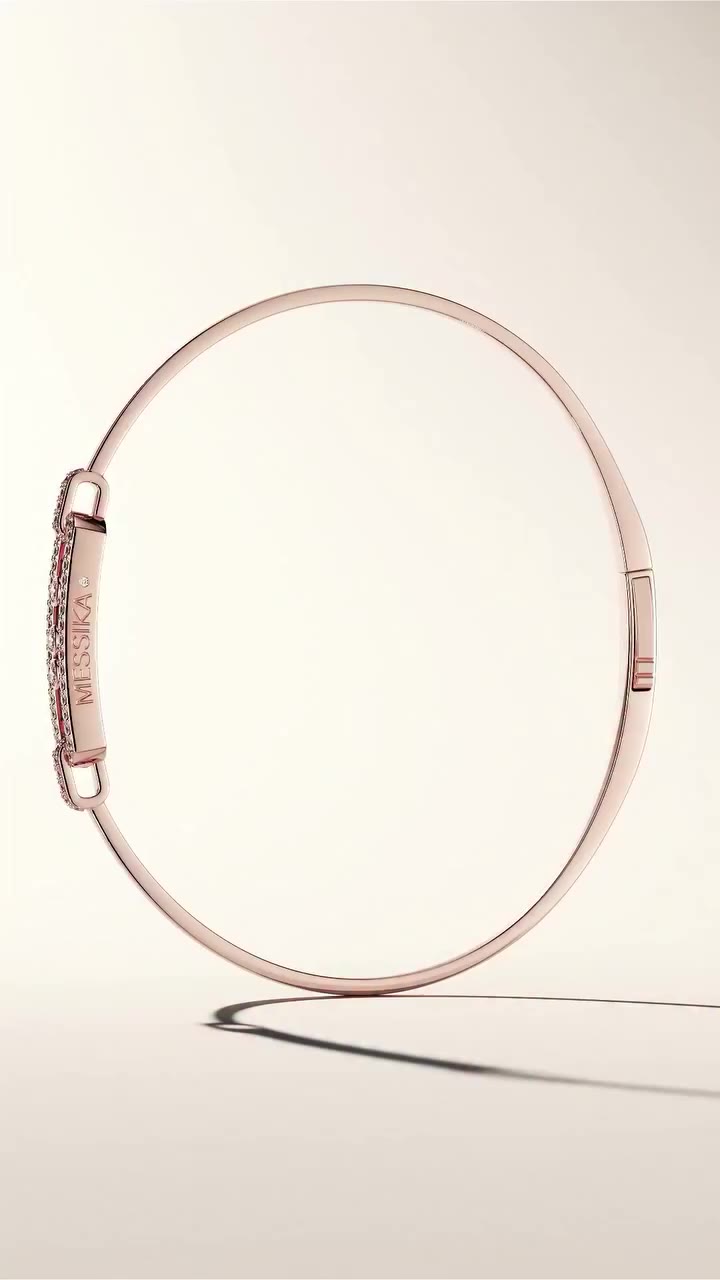 Move Classique es la nueva pulsera de @messika.Un sencillo aro rígido coronado…