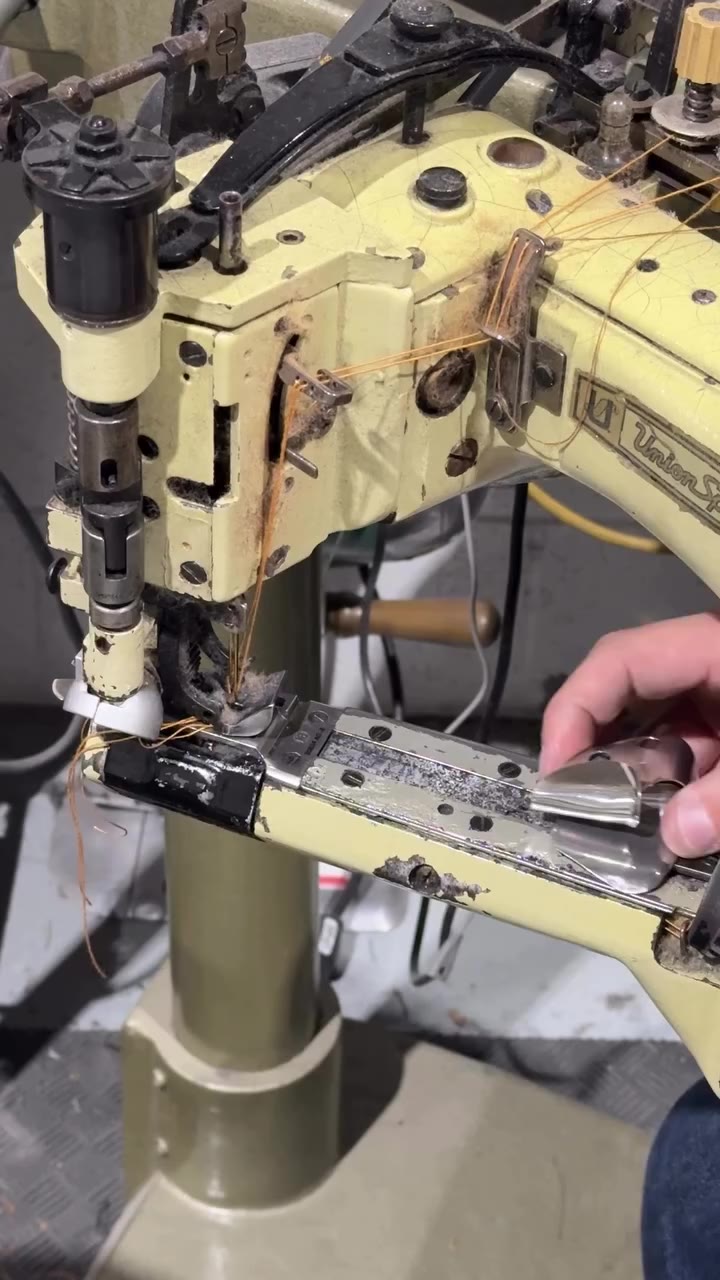Piecing sleeves on the Union Special 35800. This laborious task is made much…