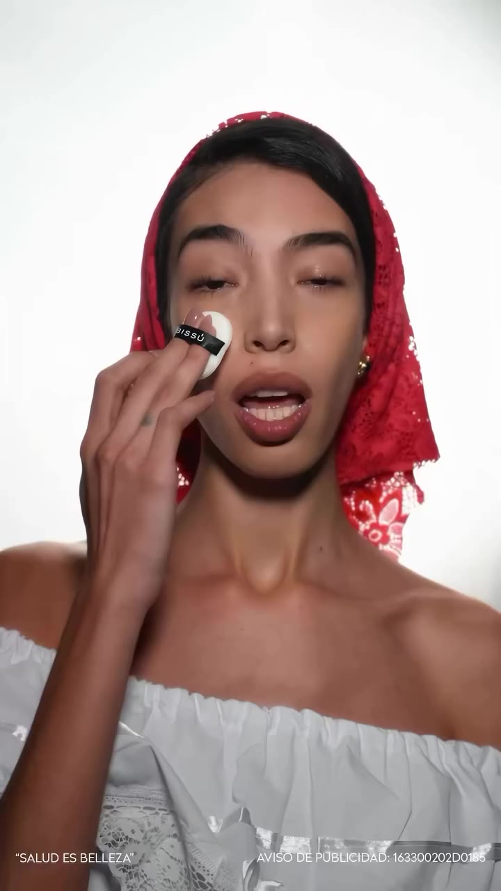 Muy mexicana, muy María Félix!🐊🇲🇽🌹💋👠 X @bissucosmeticsmx 💄✨