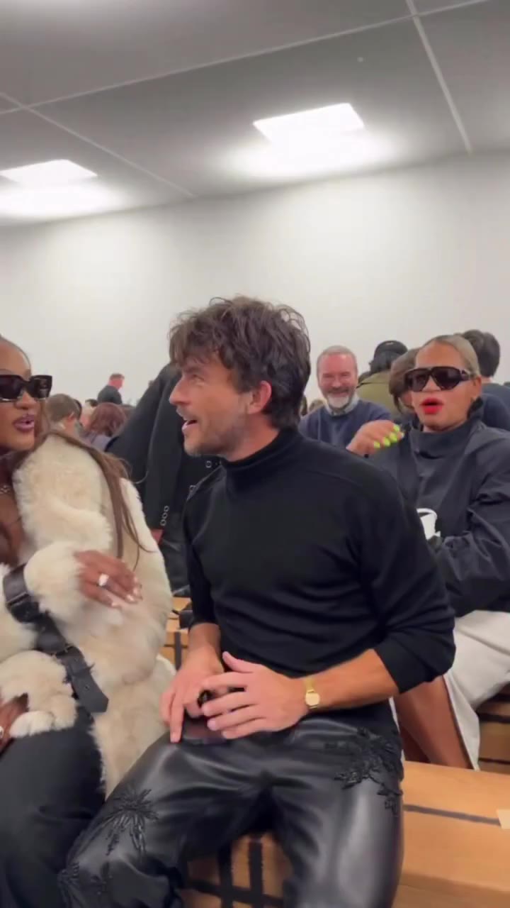 That’s a wrap on London Fashion Week! @burberry closed out the week with its…