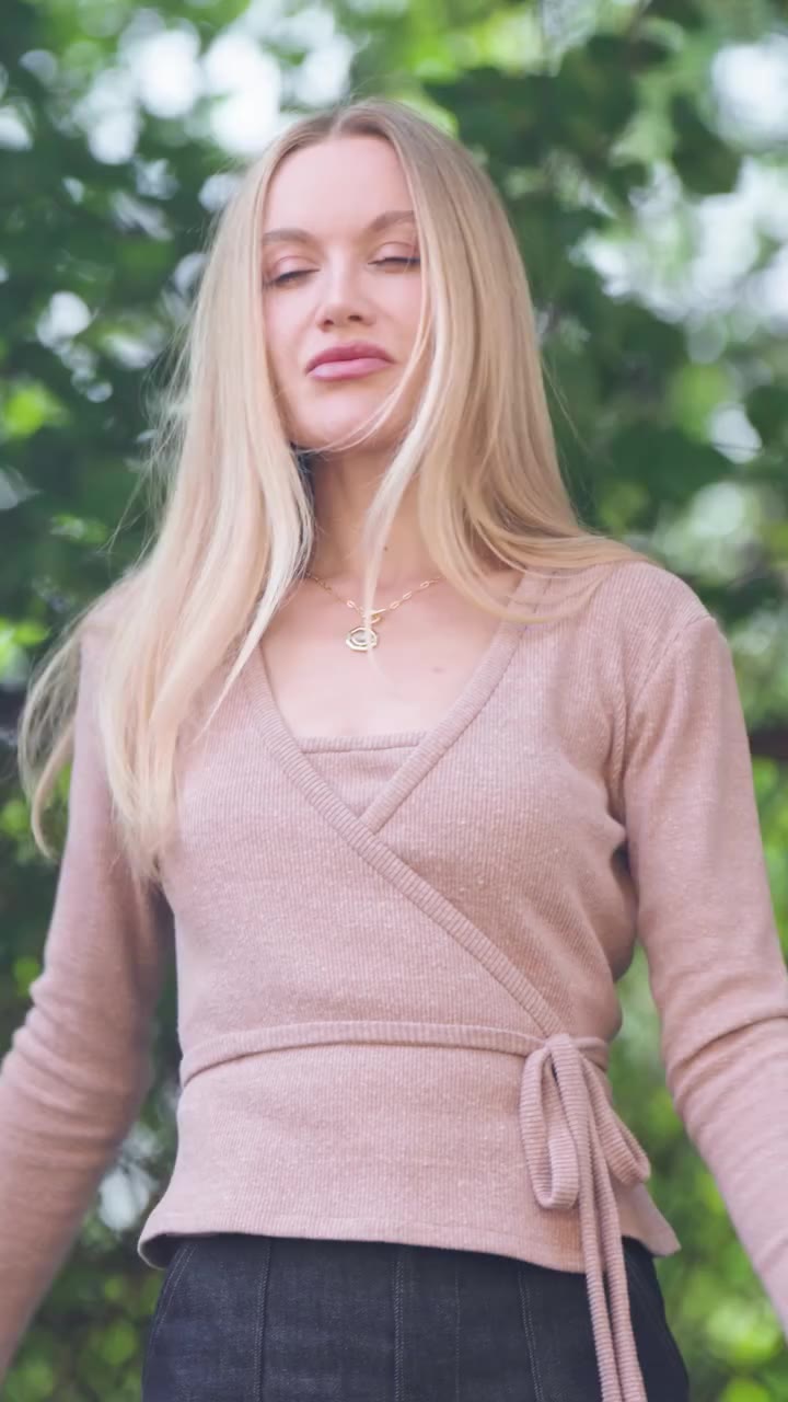 Building a transitional fall wardrobe is all about the art of layering! 🍂…
