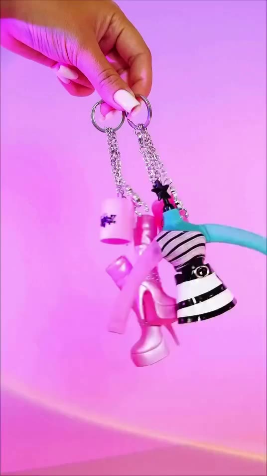 Decorate your bags and dress up your dolls with Bratz All Dolled Up Fashion…