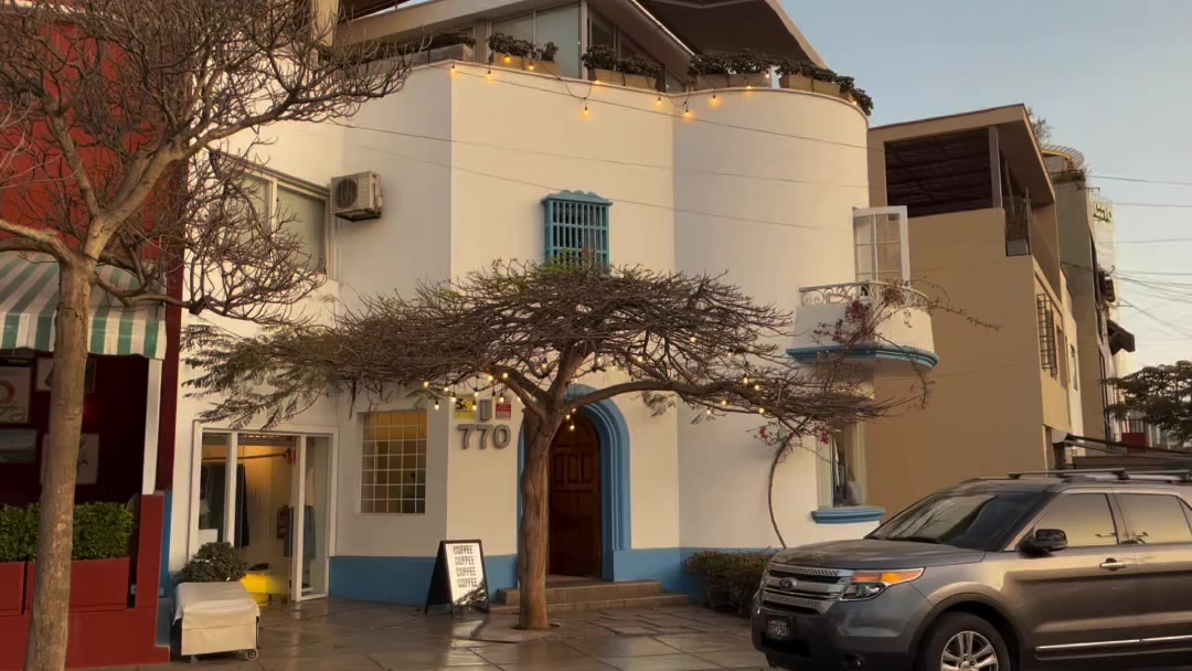 Una casa para descubrir. Moda, arte, diseño y café conviven en un espacio…