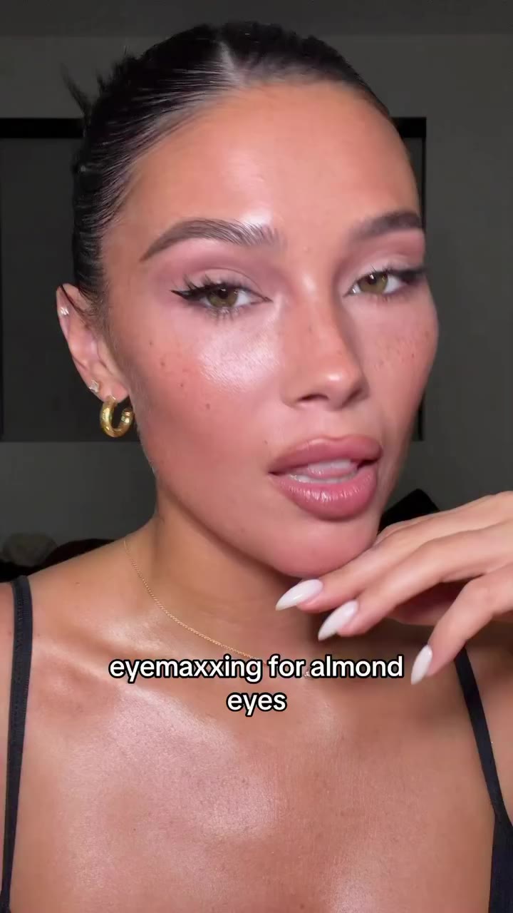 eyemaxxing for almond eyes🖤 @patricktabeauty cool toned eyeshadow palette…