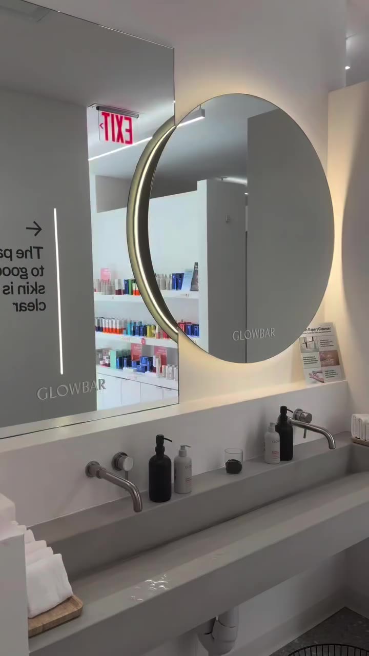 Your sign to book the facial ✨ I stopped by Glowbar for a customized treatment…