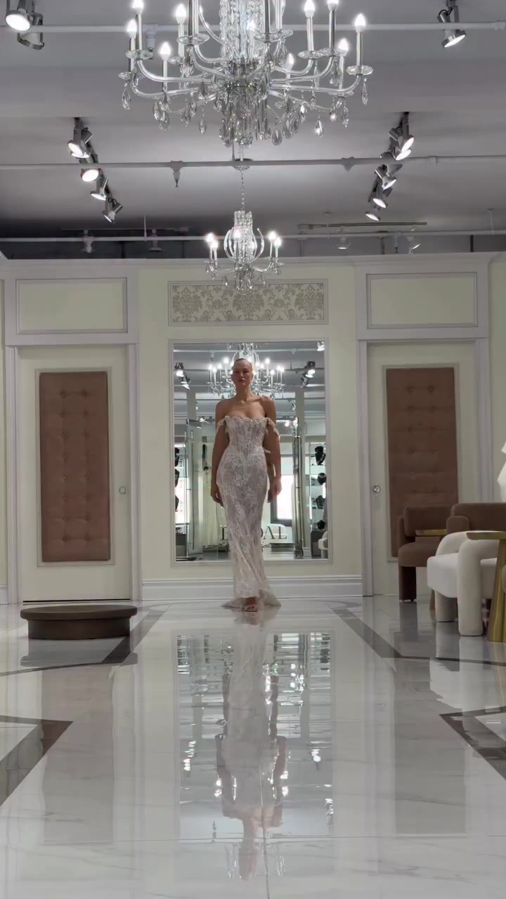 Straight from New York Bridal Fashion Week to Fifth Avenue. ✨ Be among the…
