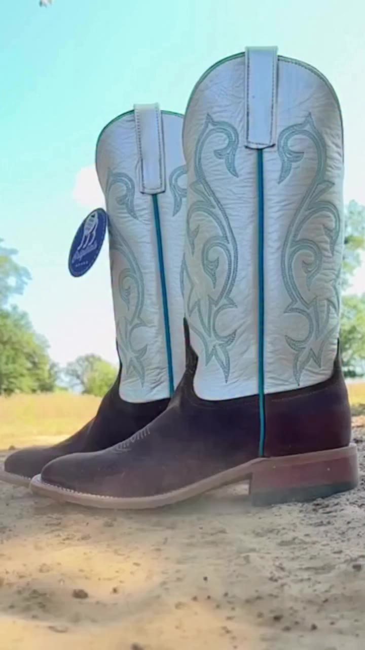 Turn it up. Kick the dust up. Another home run by our friends @diatoutfitters…