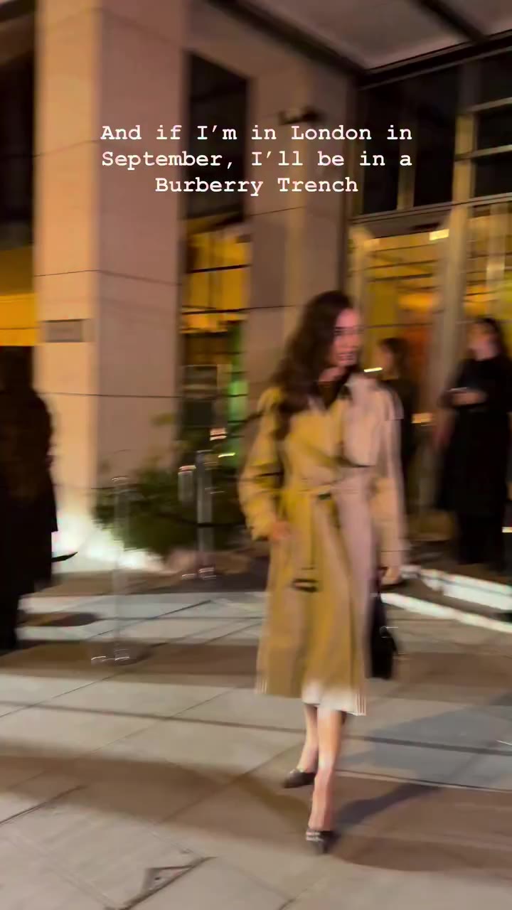 @burberry at @londonfashionweek 🤍 We <3 Daniel Lee We <3 the Burberry Trench…
