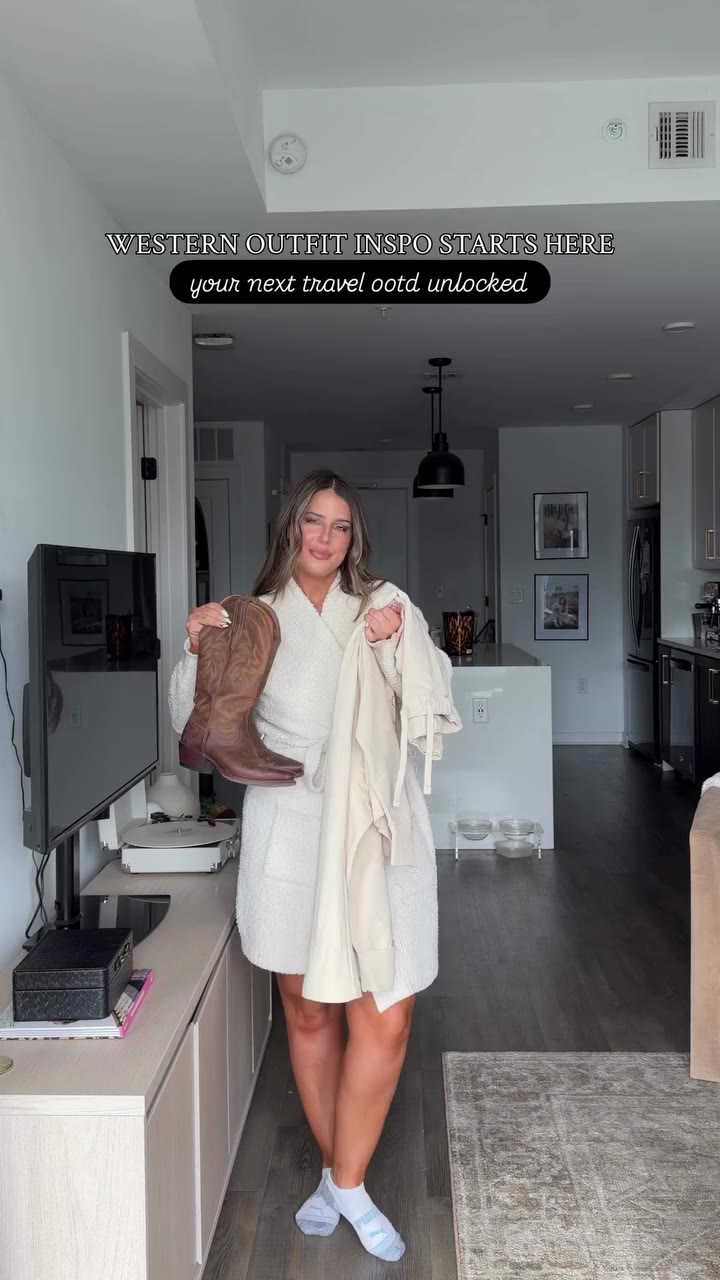You’re gonna want to save this!! Calling all my gals who love a good comfy…
