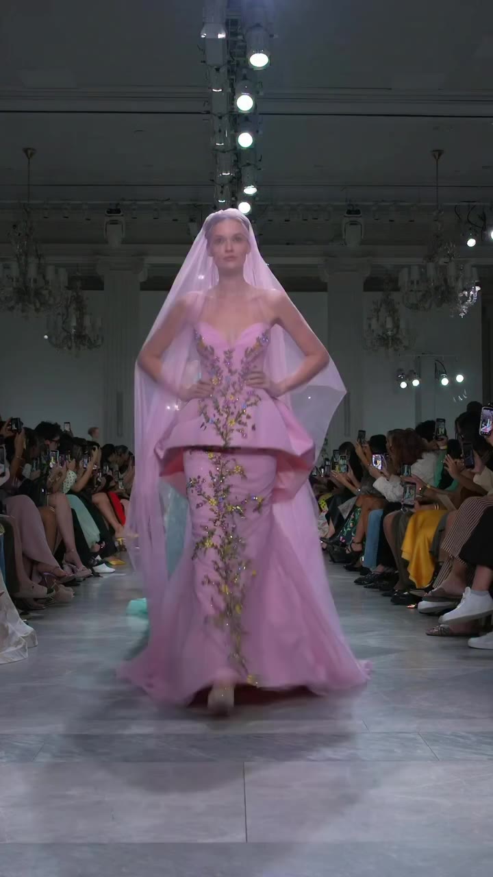 SS27 details, captured in motion. A celebration of sculpted silhouettes…