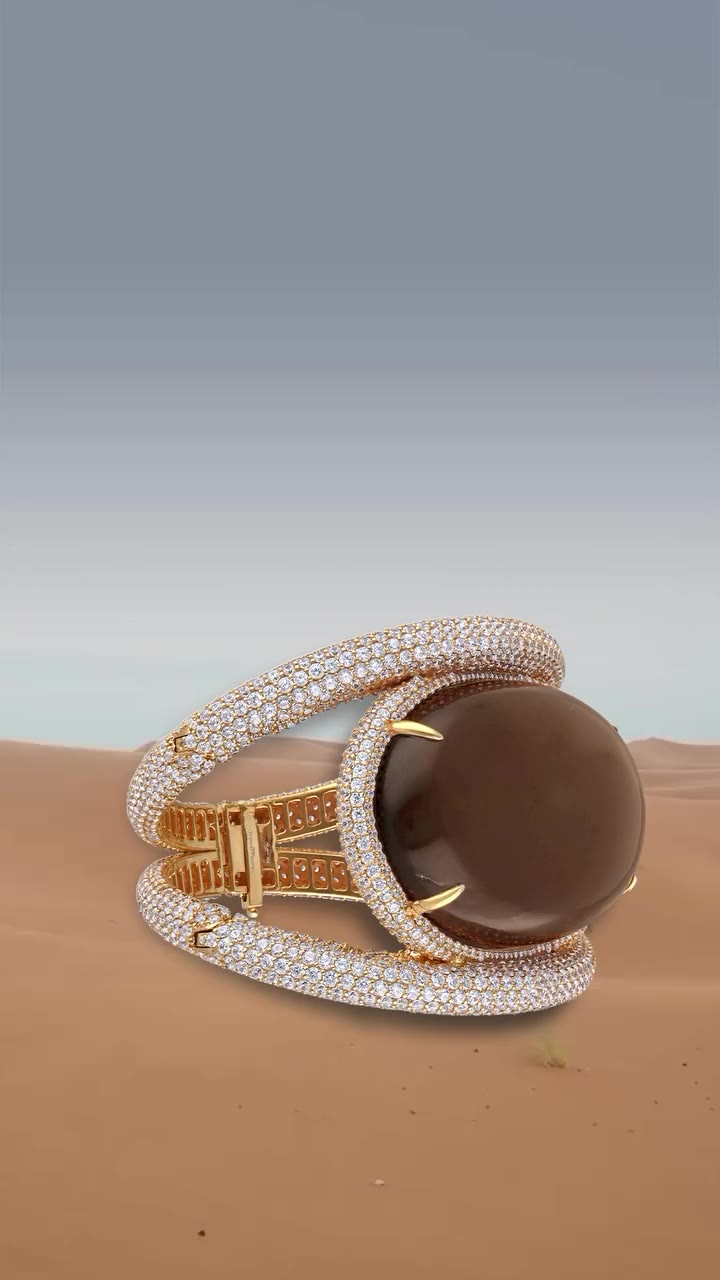 Sculptural. Striking. Unapologetically couture. A statement cuff from Diosa…