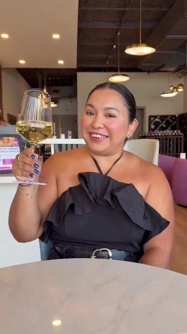 HOUSTON HAPPY HOUR! 🍷 Found the perfect happy hour at @paulswinepix with…