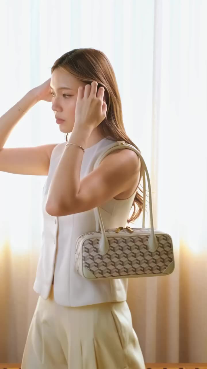 សូមណែនាំកាបូប Marcelo Shoulder Bag របស់ Christ Ng ដែលជាម៉ូតពេញនិយម…