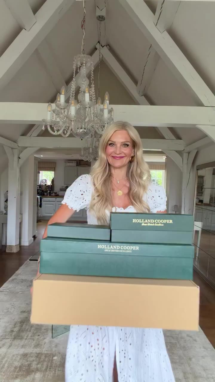A green box delivery from @hollandcooperclothing is always such a dream and…