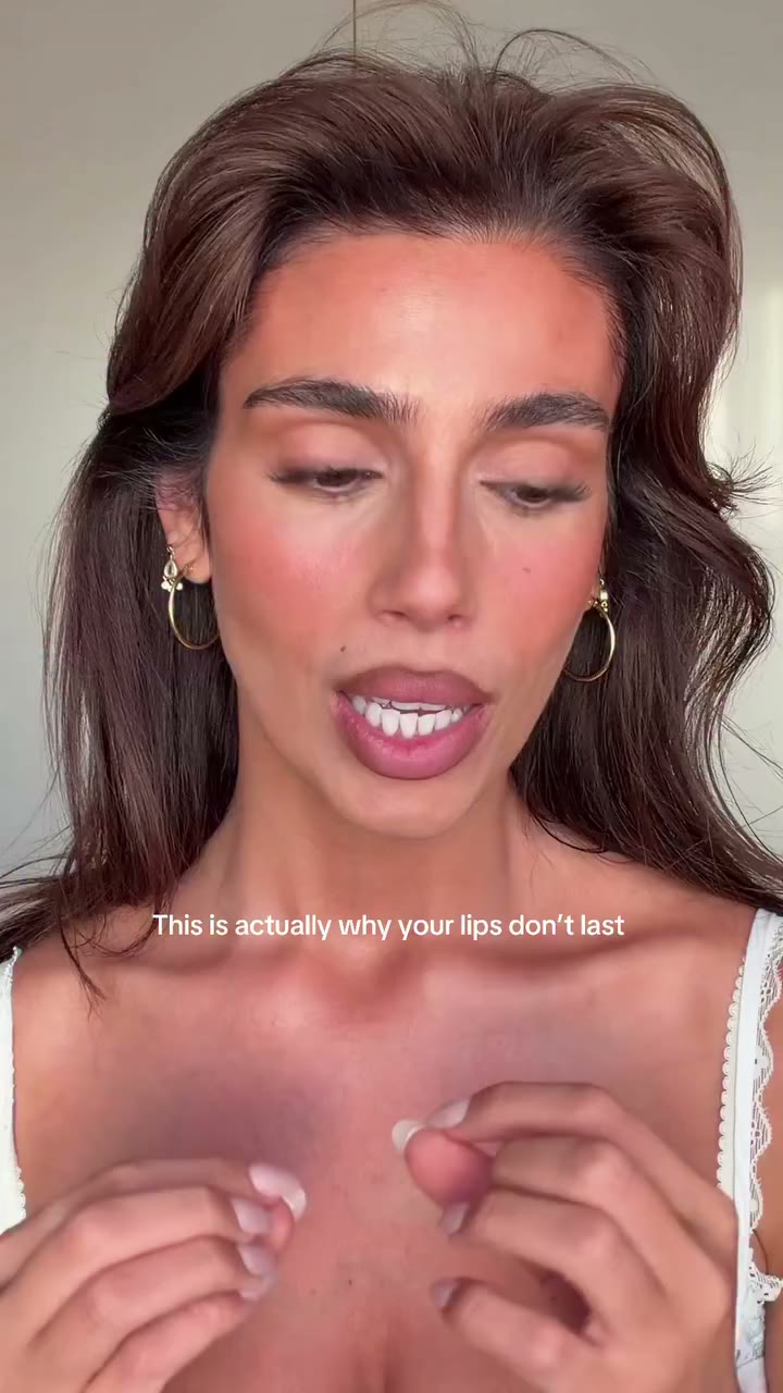 Sorry for yelling but someone had to say it👄 #fyp #lips #makeuphack