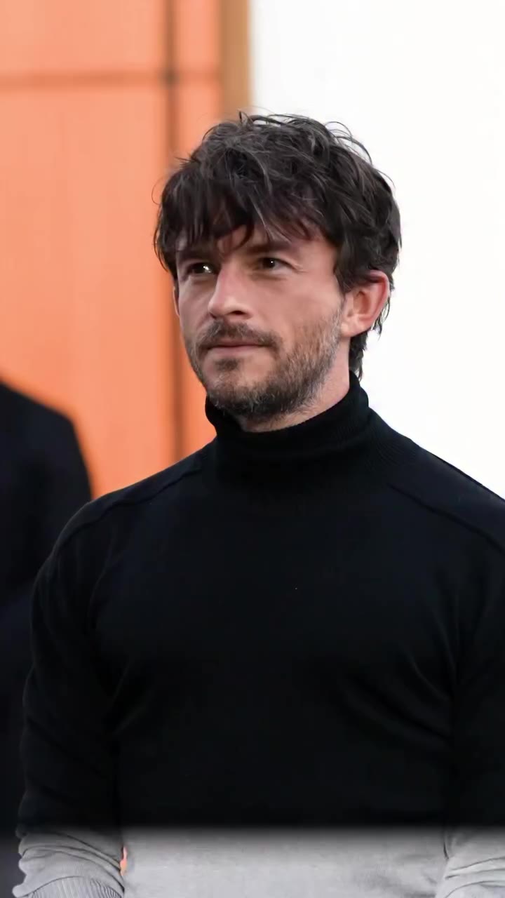 There is a new pair of sexy little sunglasses!! We repeat: Jonathan Bailey…