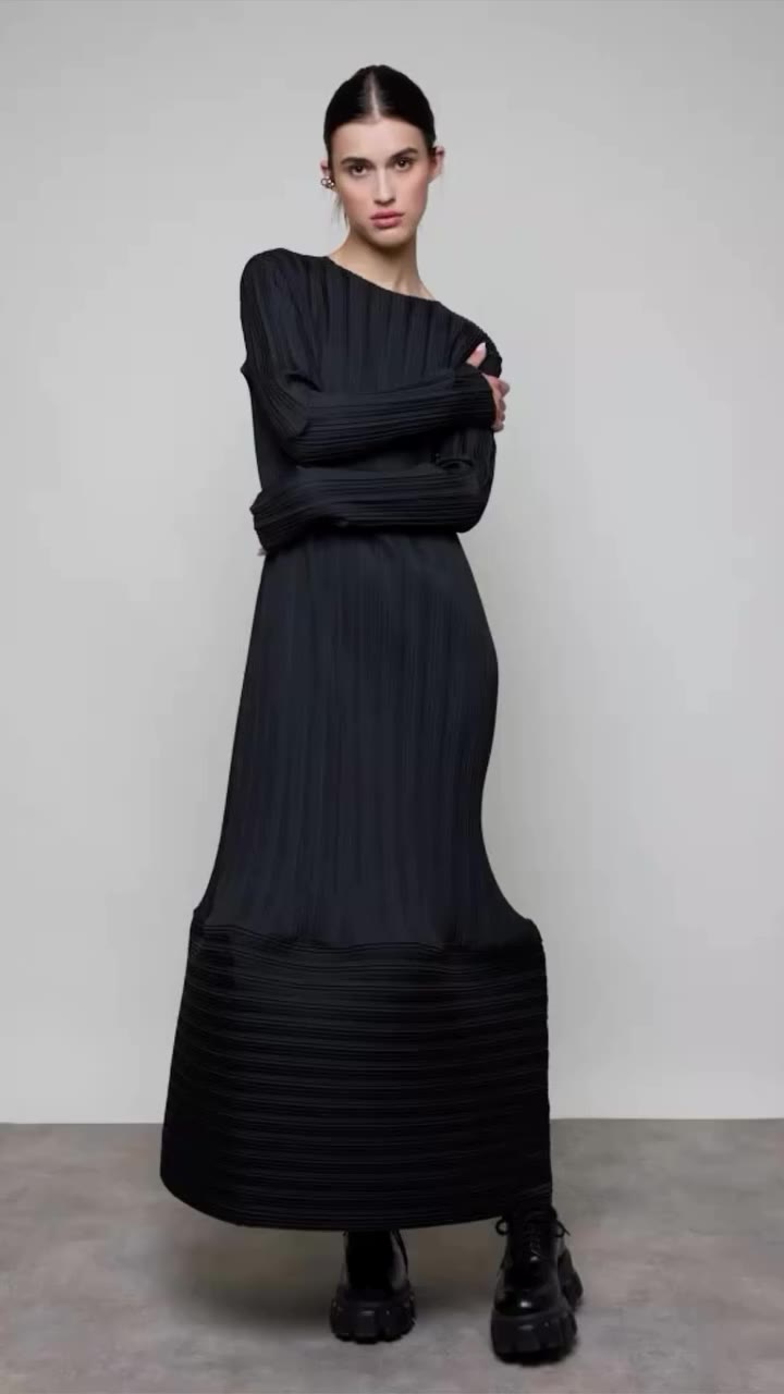 The pleat sculpted dress, a statement silhouette 🖤 We are open at the…