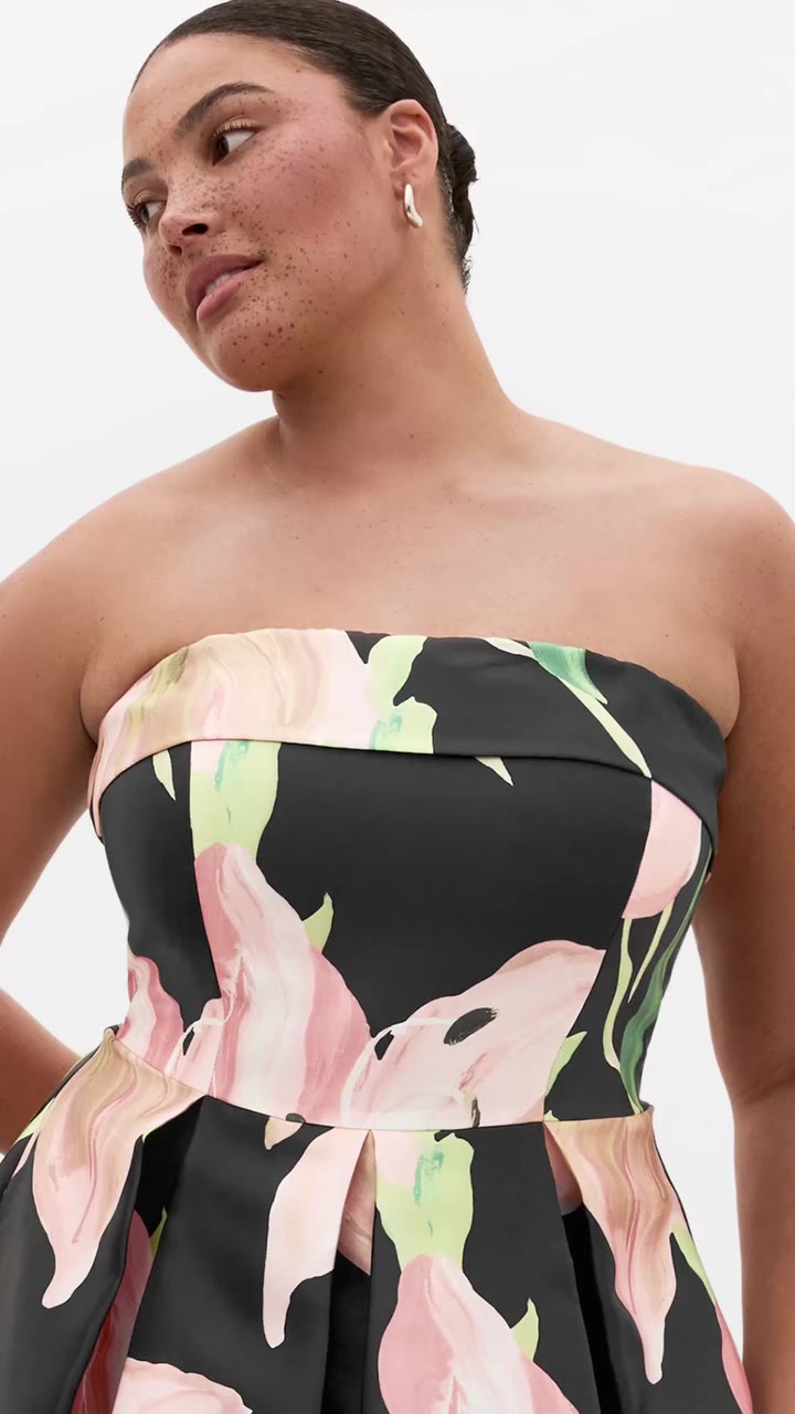 At the top of our wishlist: Tiffany Bloom Lily Print Strapless Midi Dress ✨…