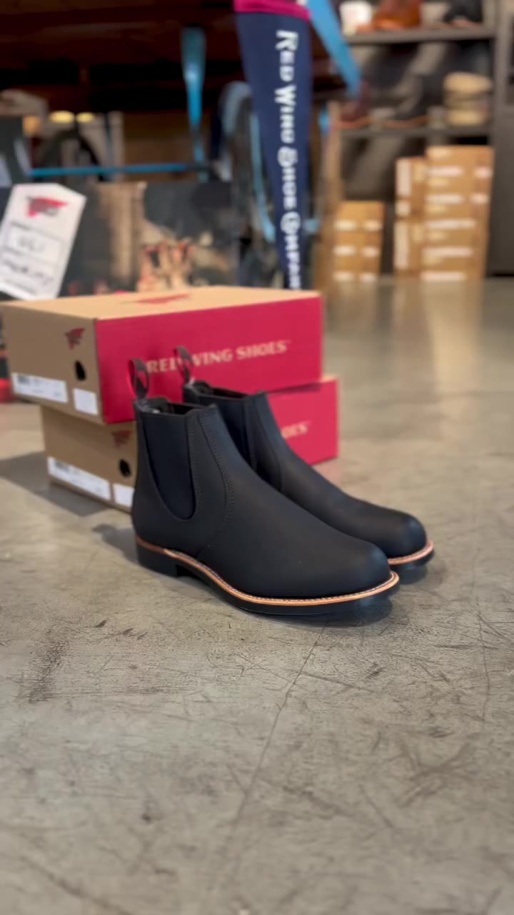 In love with the brand new Red Wing Chelsea Rancher 8224 in black harness…