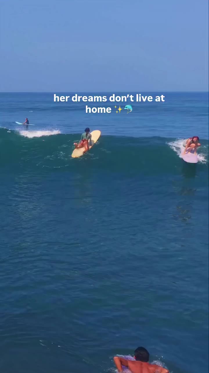 First surf vid with pink hair 😛 am I a real mermaid now? 🧜‍♀️ (baddie until…
