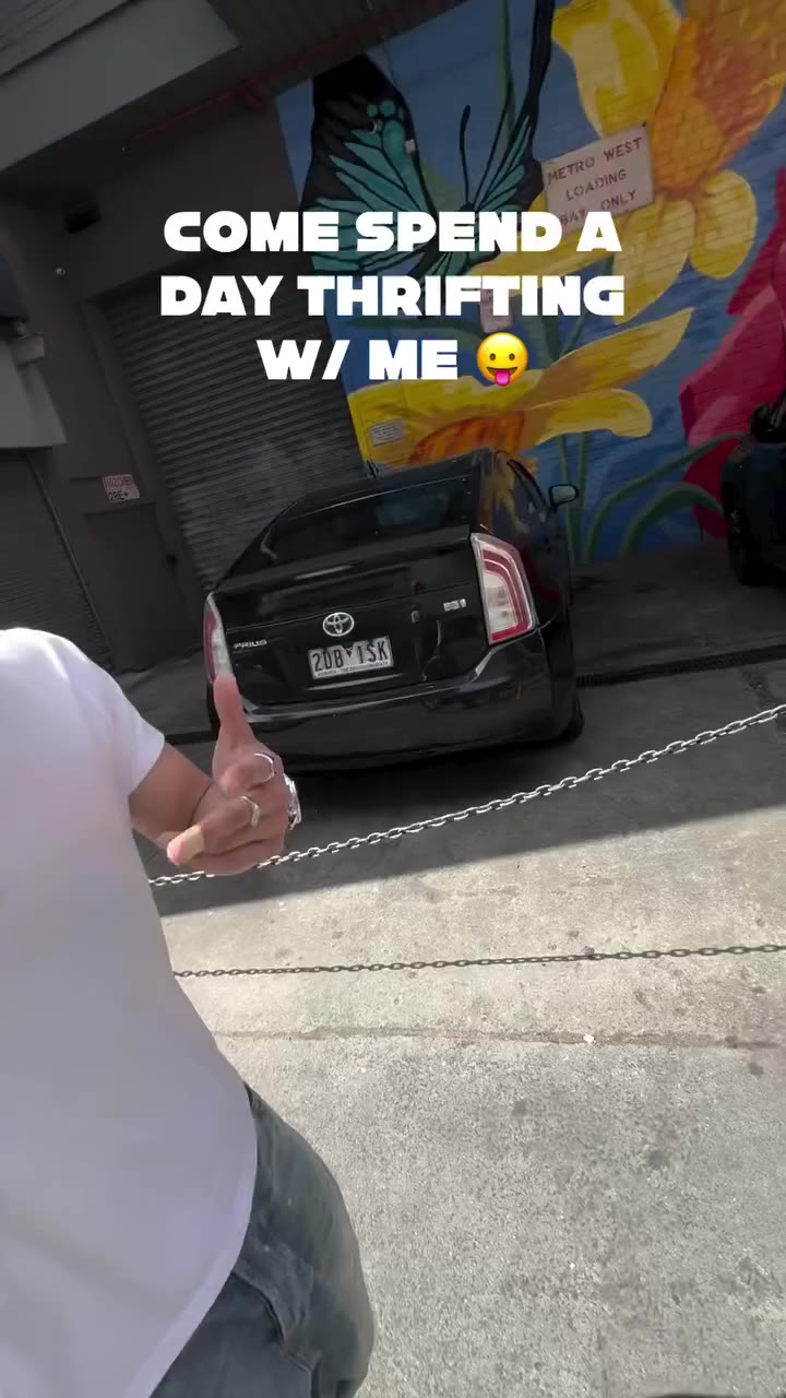 i’m wylin? . . . #streetwear #thrifting #lifestyle #vlog