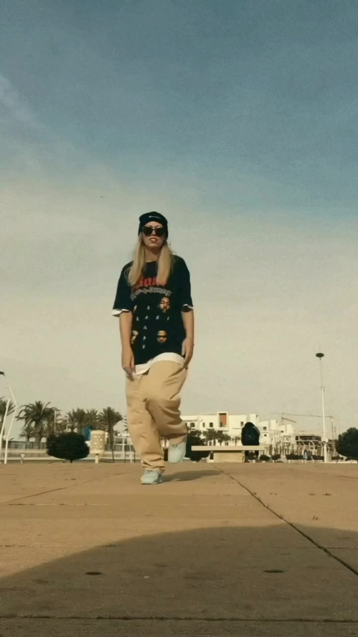 Old video from 2023 📹😎 in Tanger Morroco 🇲🇦 after teaching a top rock…