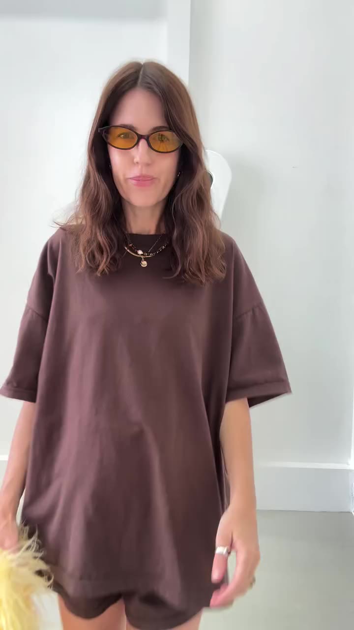 Espresso brown + a pop of yellow, it’s a yes from me⭐️🤎 Wearing the Original…