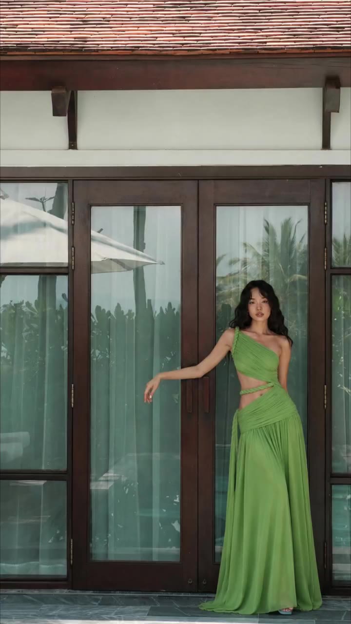 Green hues & quiet luxury. Lost in the soft tropical light.✨🍃 Model styled in…