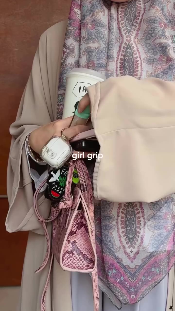 The fuller the grip, the chicer the fit ✨ — in Rose Apple Khiban
