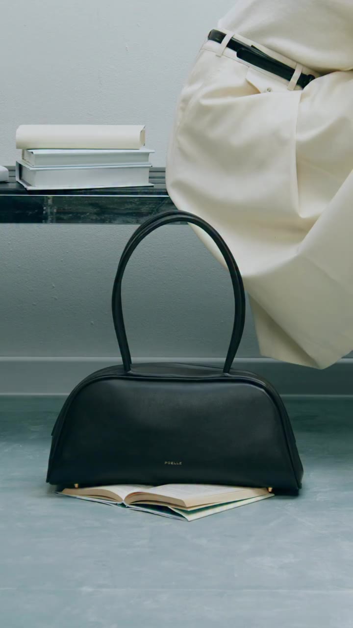 QUEEN BAG Between thought and motion. poelle.com