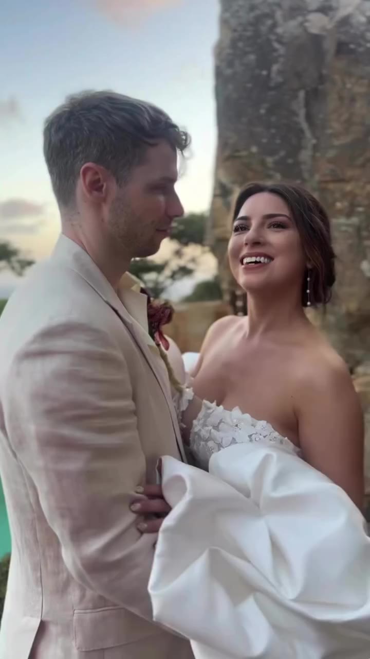 𝐉𝐉’𝐒 𝐁𝐑𝐈𝐃𝐄 Our gorgeous bride Charlie @thecostasisters looking…